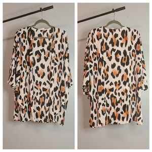 Peach Love California animal print kimono size M.